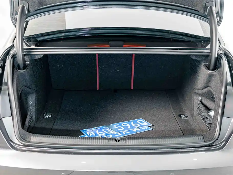 Фото 22 - Audi A4L
