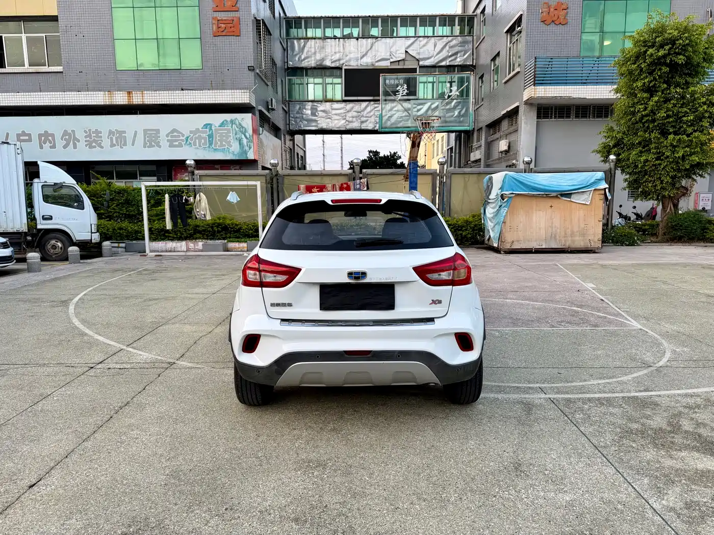 Фото 4 - Geely Vision X3