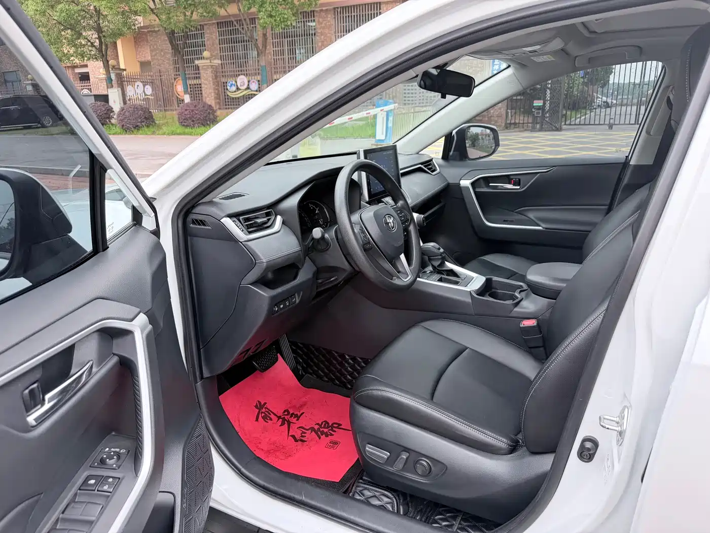 Toyota RAV4 Rongfang 2023 2.0L CVT 2WD Fashion Edition фото 6