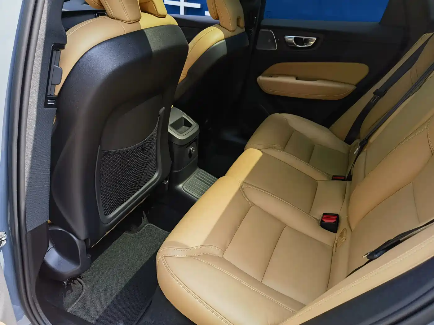 VOLVO XC60 PLUG-IN HYBRID