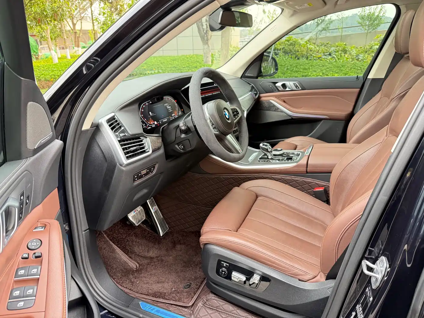 BMW X5 (Import) 2021 xDrive40i Exclusive M Sport Package фото 28