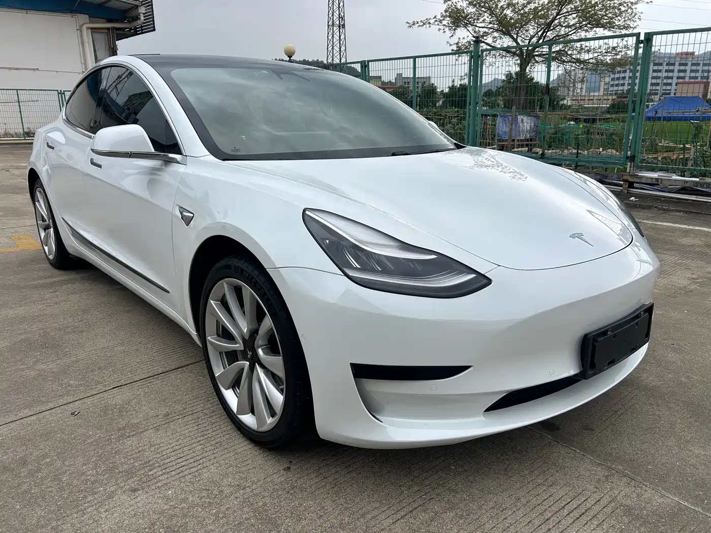 TESLA MODEL 3
