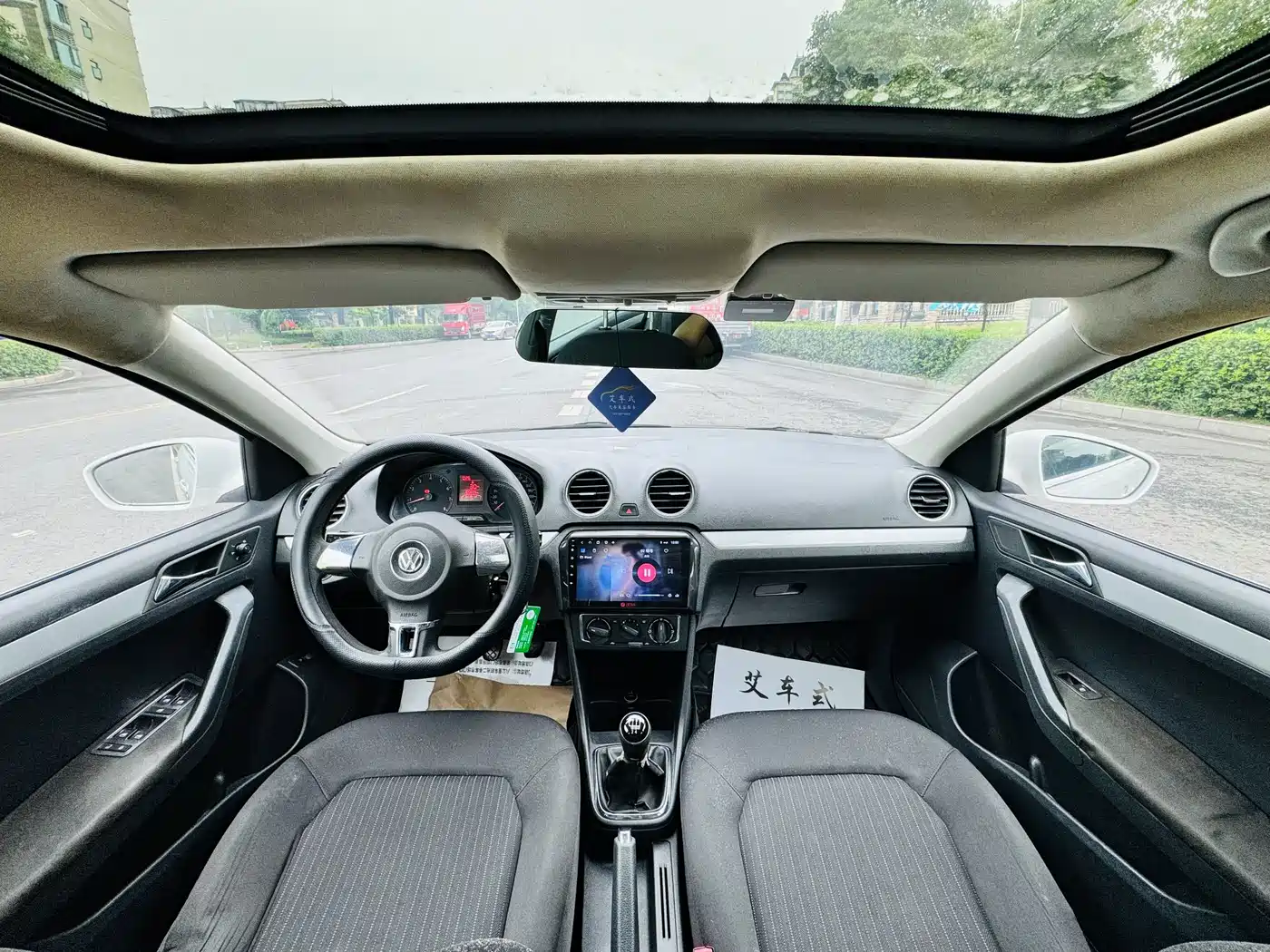 Volkswagen Jetta 2013 1.6L Manual Comfort фото 4