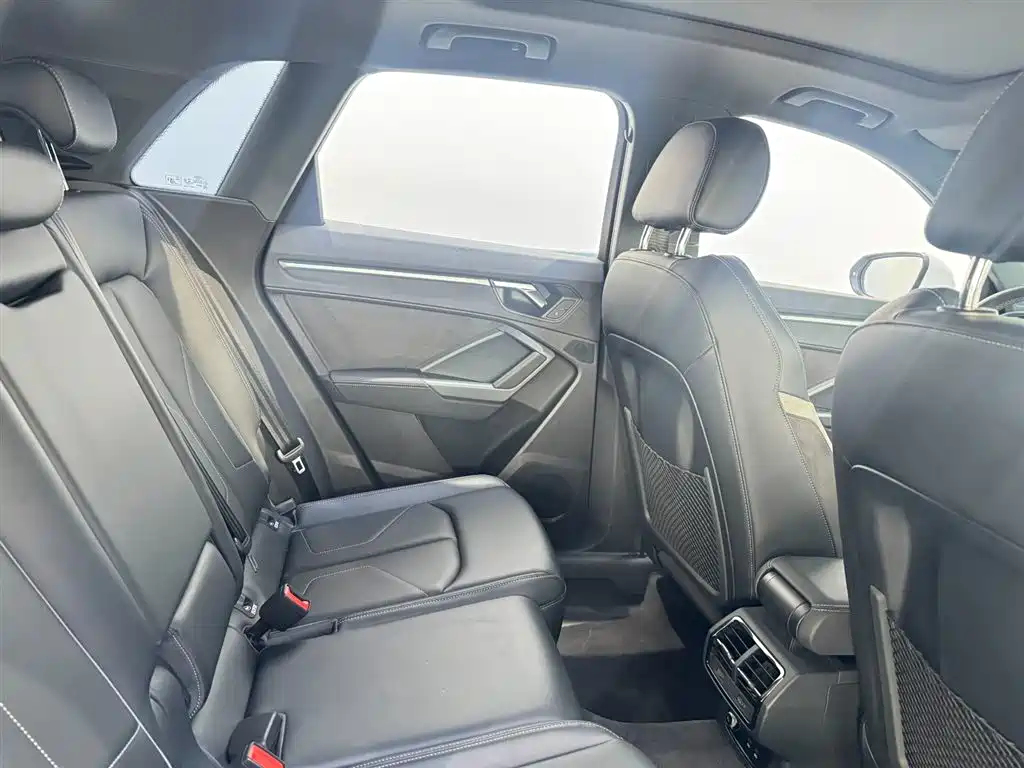 Audi Q3 2024 35 TFSI Fashion Sport фото 8