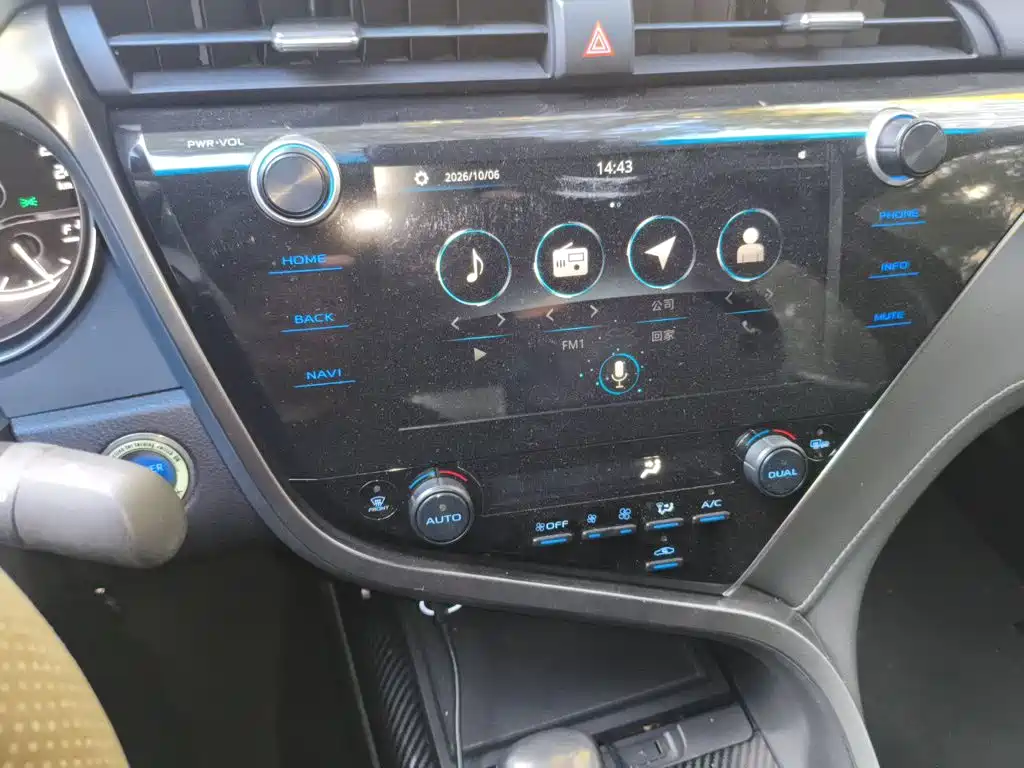 Фото 9 - Toyota Camry