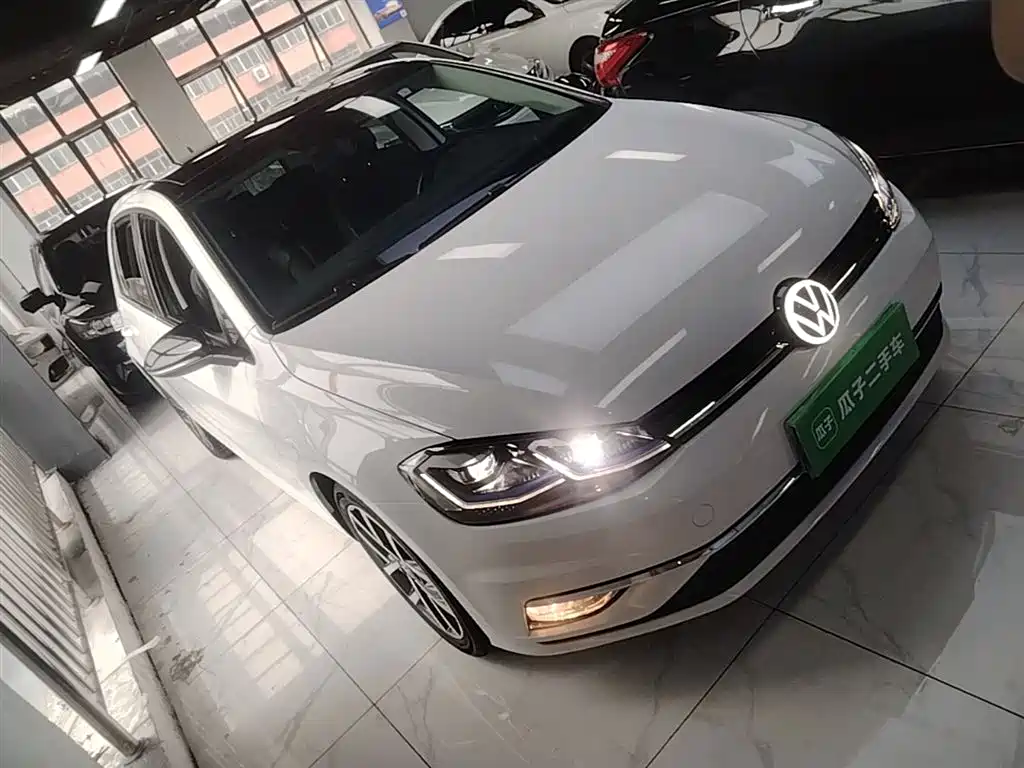 Volkswagen Golf 2020 Beloved Edition 280TSI DSG Comfort фото 4