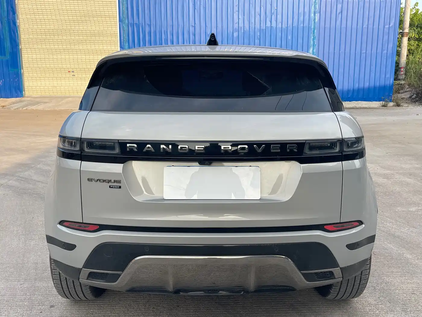 Land Rover Range Rover Evoque 2022 Range Rover Evoque L 249PS R-Dynamic Luxury Edition фото 4
