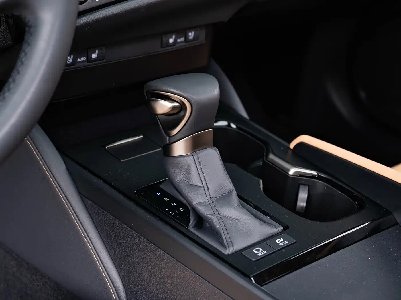Lexus ES 2022 300h Ultimate Edition фото 14