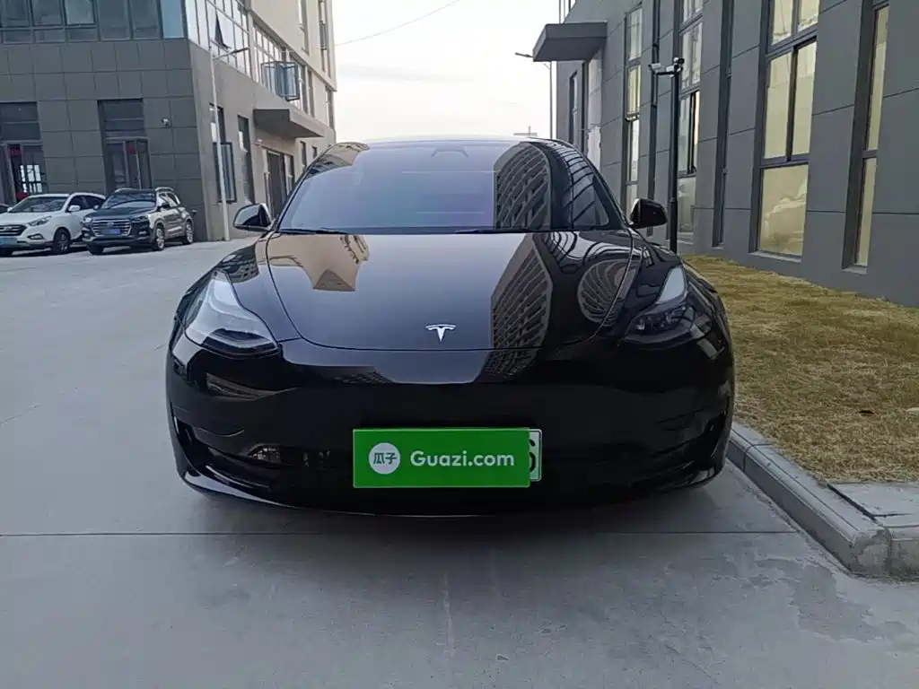 Фото 3 - Tesla Model 3