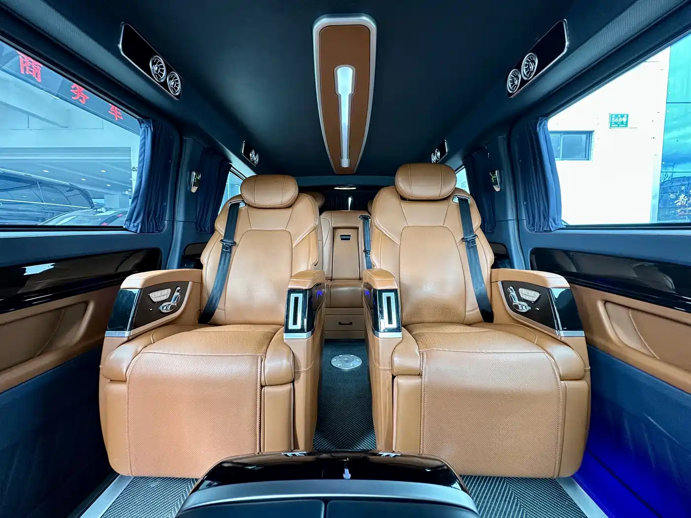 Mercedes-Benz Vito 2023 2.0T Business 7-Seater фото 11