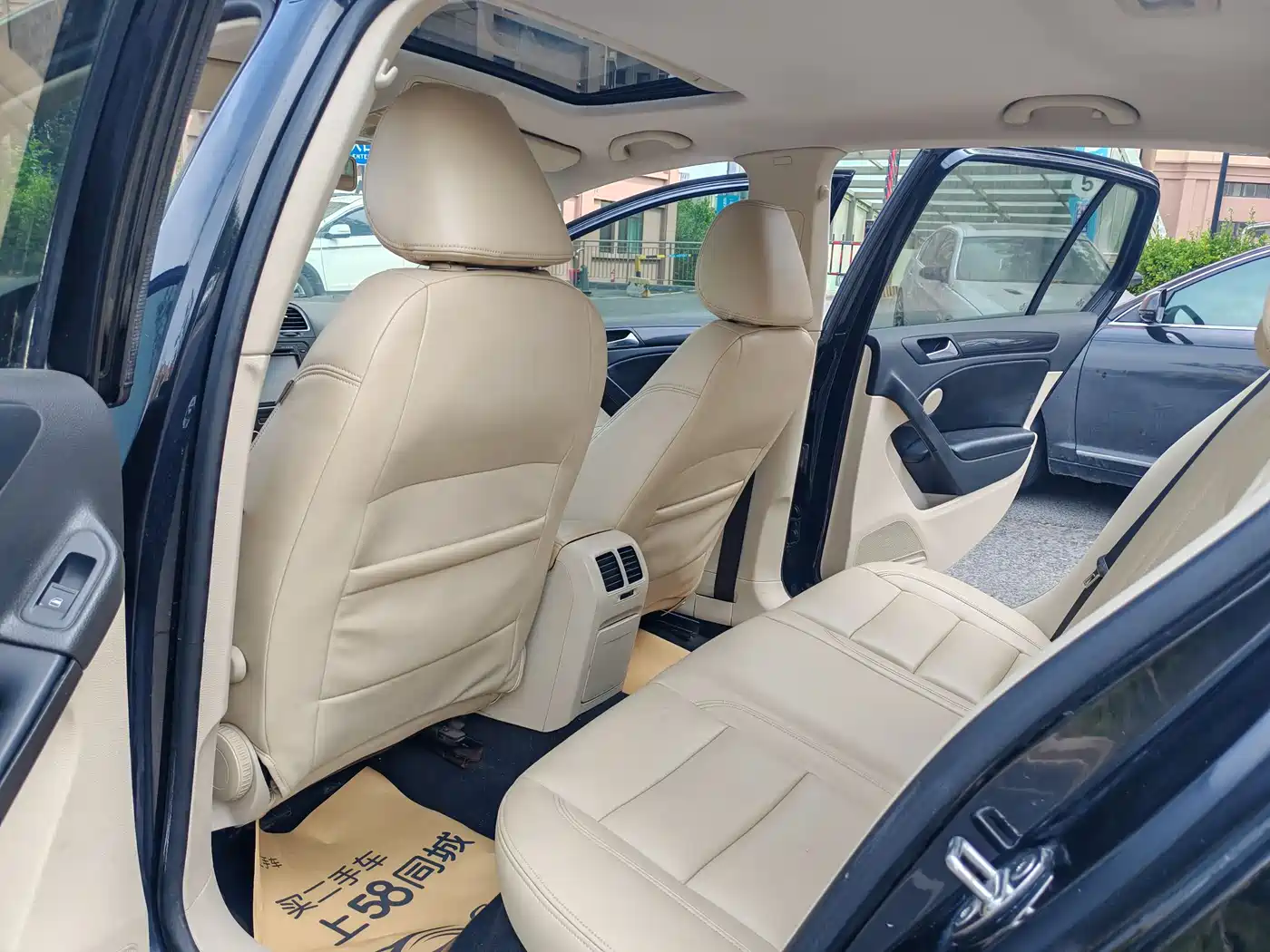 Volkswagen Golf 2010 2010 1.6 Auto Luxury