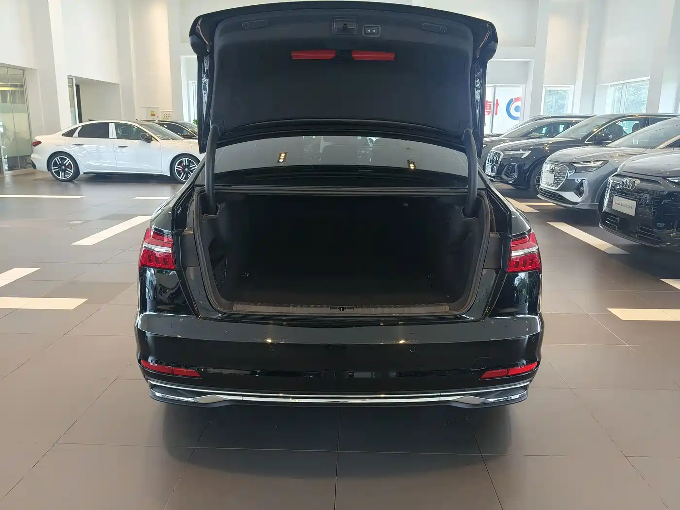 Photo 9 - Audi A6L