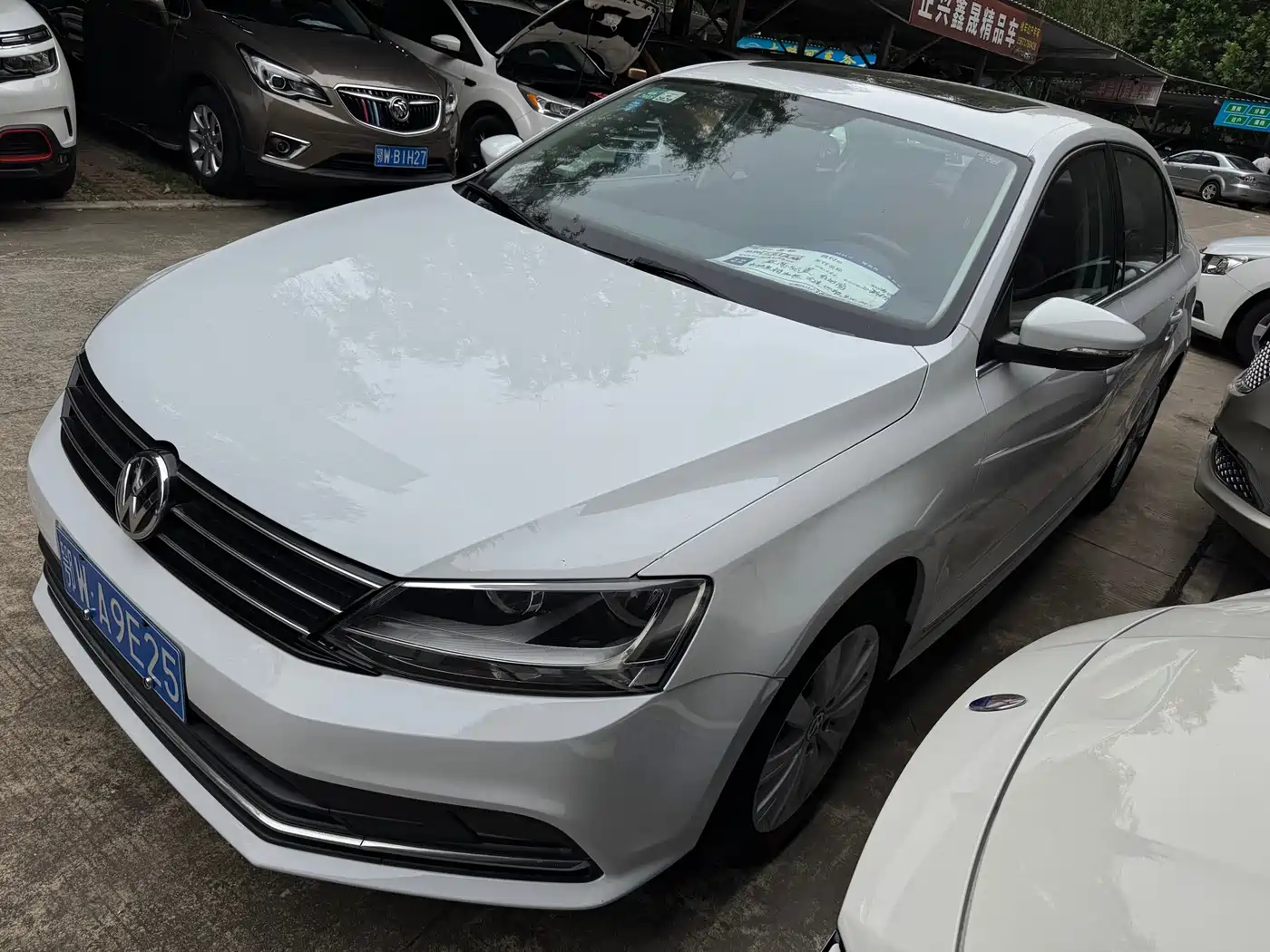 Volkswagen Sagitar 2017 1.6L Automatic Comfort фото 2