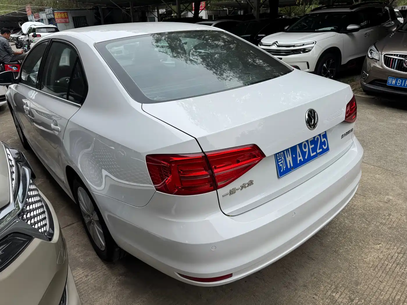 Volkswagen Sagitar 2017 1.6L Automatic Comfort фото 5
