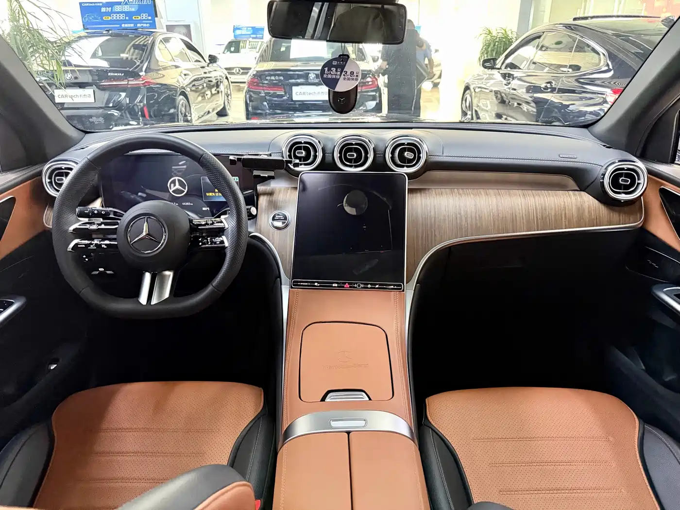 Mercedes-Benz GLC 2023 Facelift GLC 300 L 4MATIC Sport 5-Seater фото 12