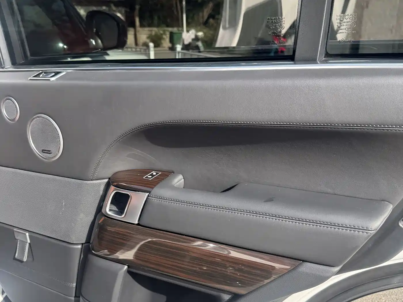 Land Rover Range Rover 2015 3.0 SC V6 Vogue SE Genesis Extended Edition фото 15