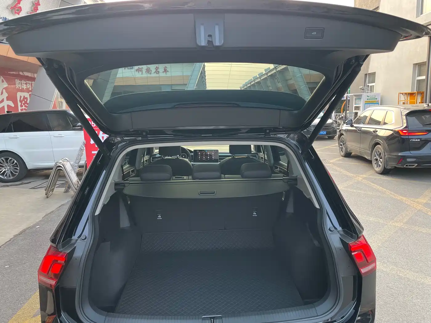 Volkswagen Tiguan L 2024 Outstanding 330TSI Auto 2WD R-Line Dragon Glory Edition фото 12