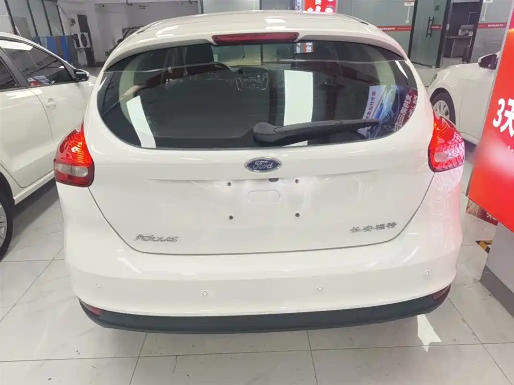 Фото 6 - Ford Focus