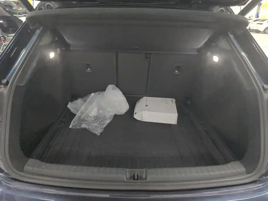 Photo 4 - Audi Q4 e-tron