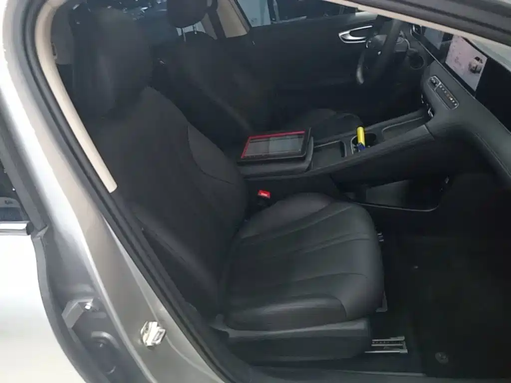 Roewe D7 2025 2025 DMH 125km World Champion Edition