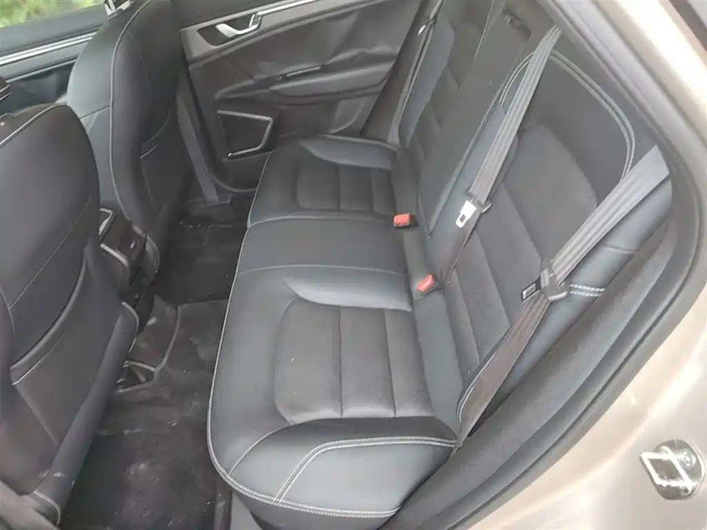 Фото 17 - Geely Emgrand GS