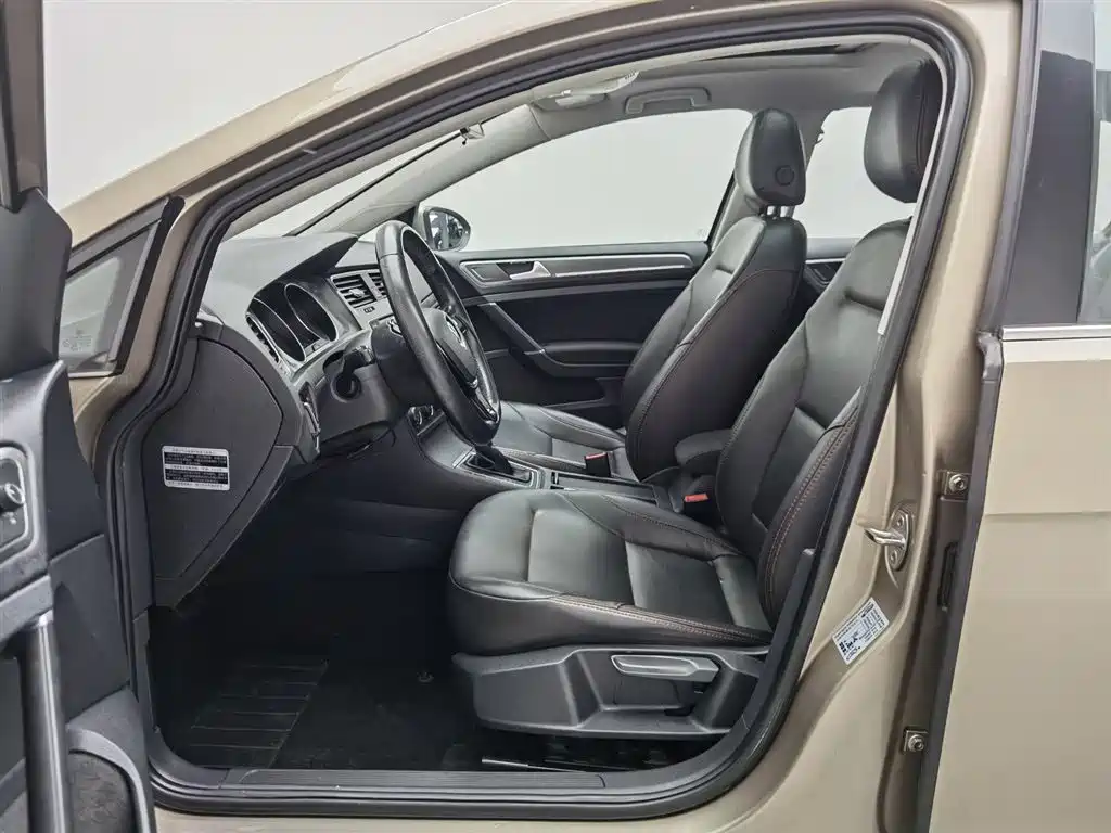 Volkswagen Golf 2015 1.6L Automatic Comfort фото 10