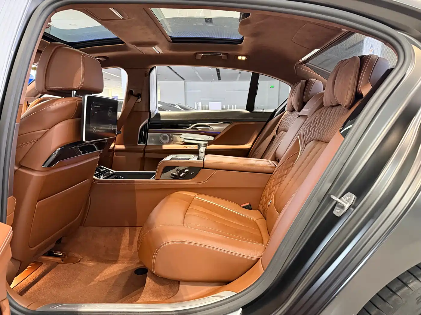 BMW 7 Series 2017 M760Li xDrive Excellence Luxury фото 12