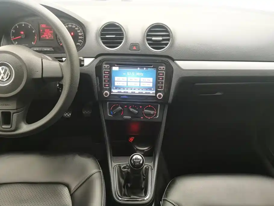 Фото 16 - Volkswagen Jetta
