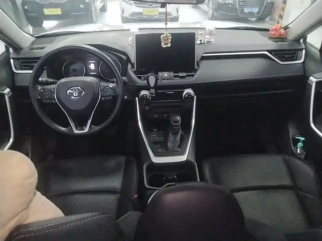 Toyota Wildlander 2020 Dual Engine 2.5L E-CVT FWD Luxury фото 10