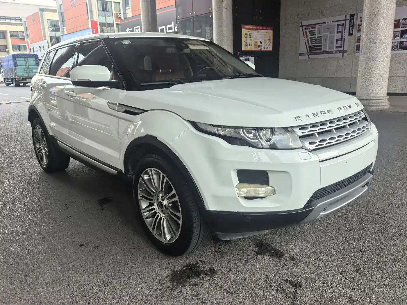 Land Rover Range Rover Evoque (Import) 2012 2012 2.0T 5-door Premium Edition
