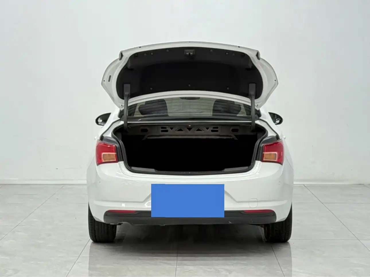 Photo 11 - Buick Verano