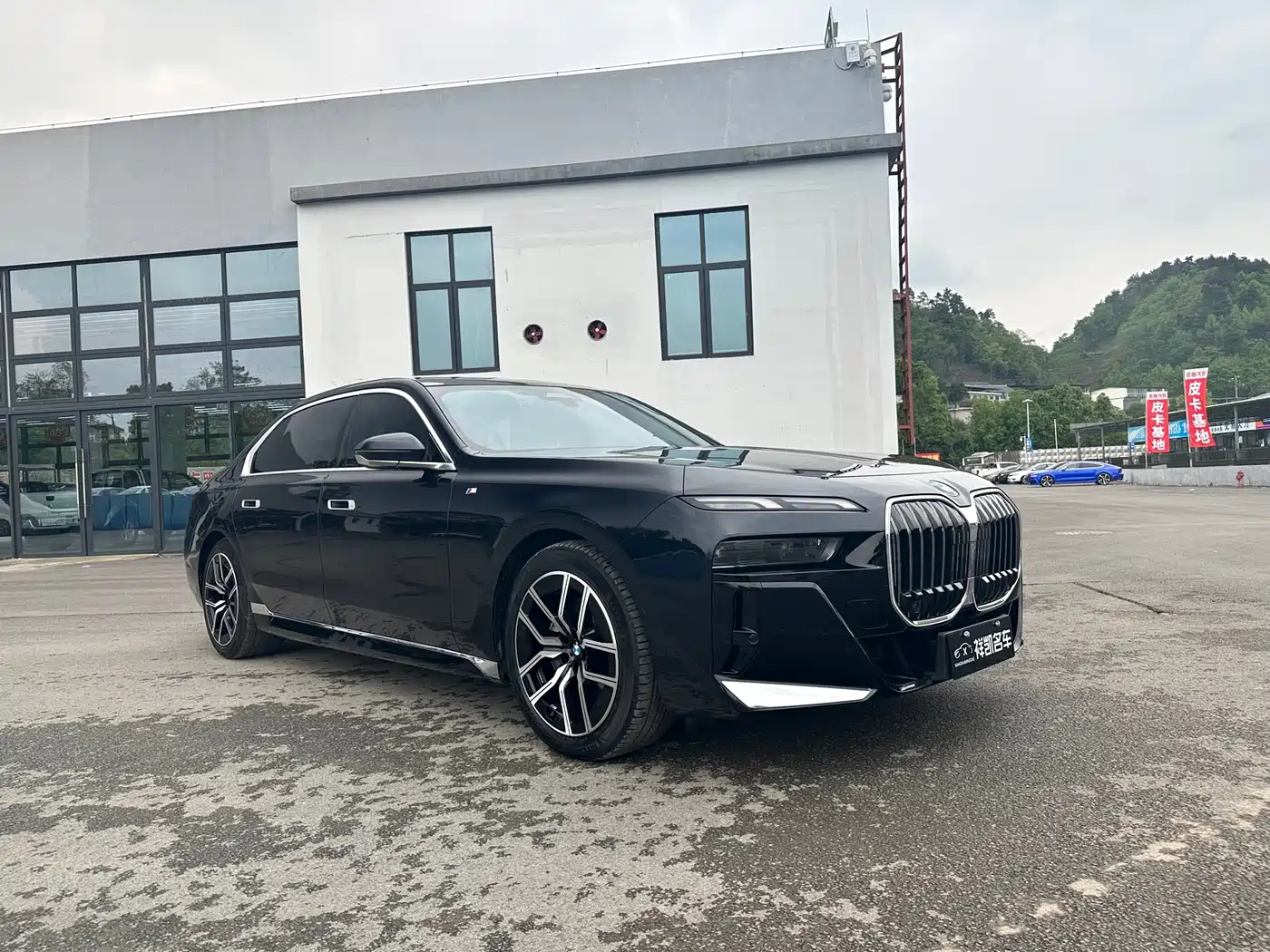 BMW 7 Series 2023 Model 735Li M Sport Package фото 3