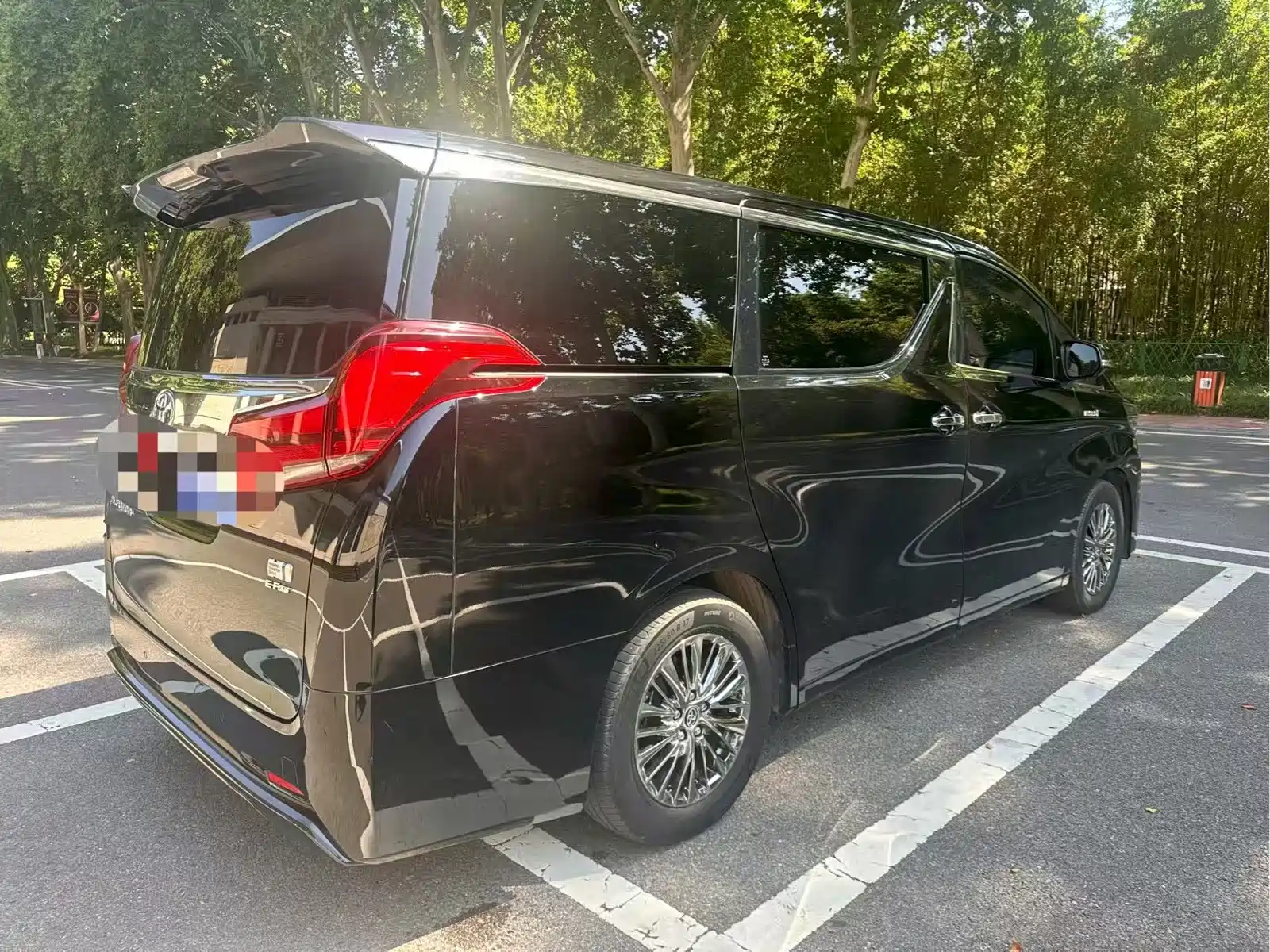Photo 8 - Toyota Alphard