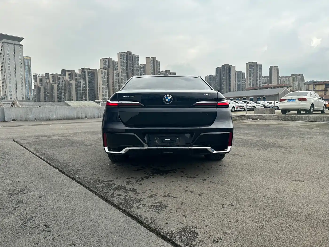 BMW 7 Series 2023 Model 735Li M Sport Package фото 8