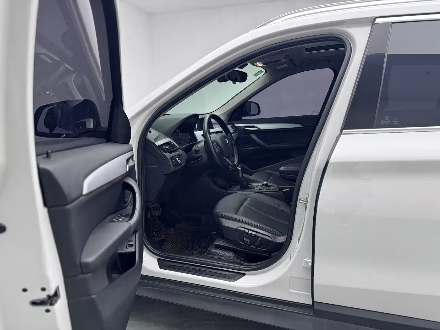 BMW X1 2018 sDrive20Li Leading Model фото 11