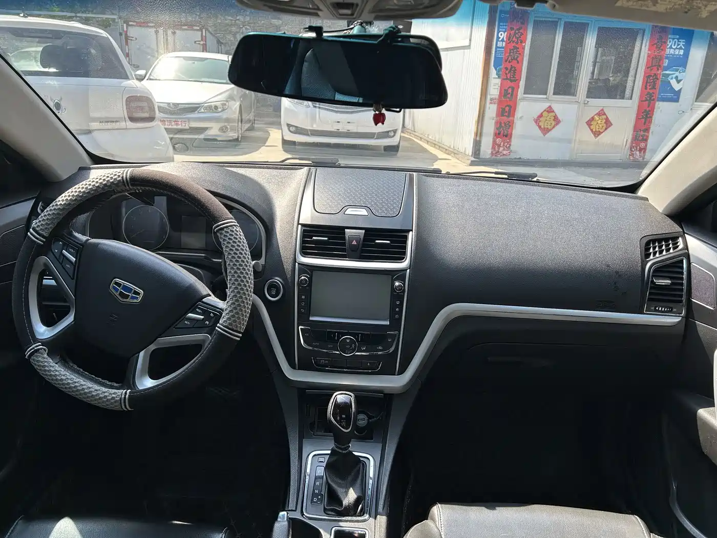 Фото 4 - Geely Emgrand