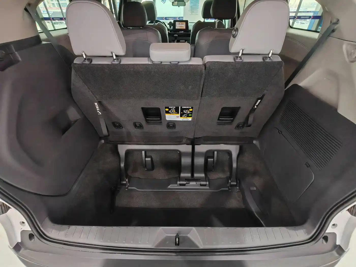 Toyota Granvia 2023 2.5L Hybrid Comfort Edition фото 23