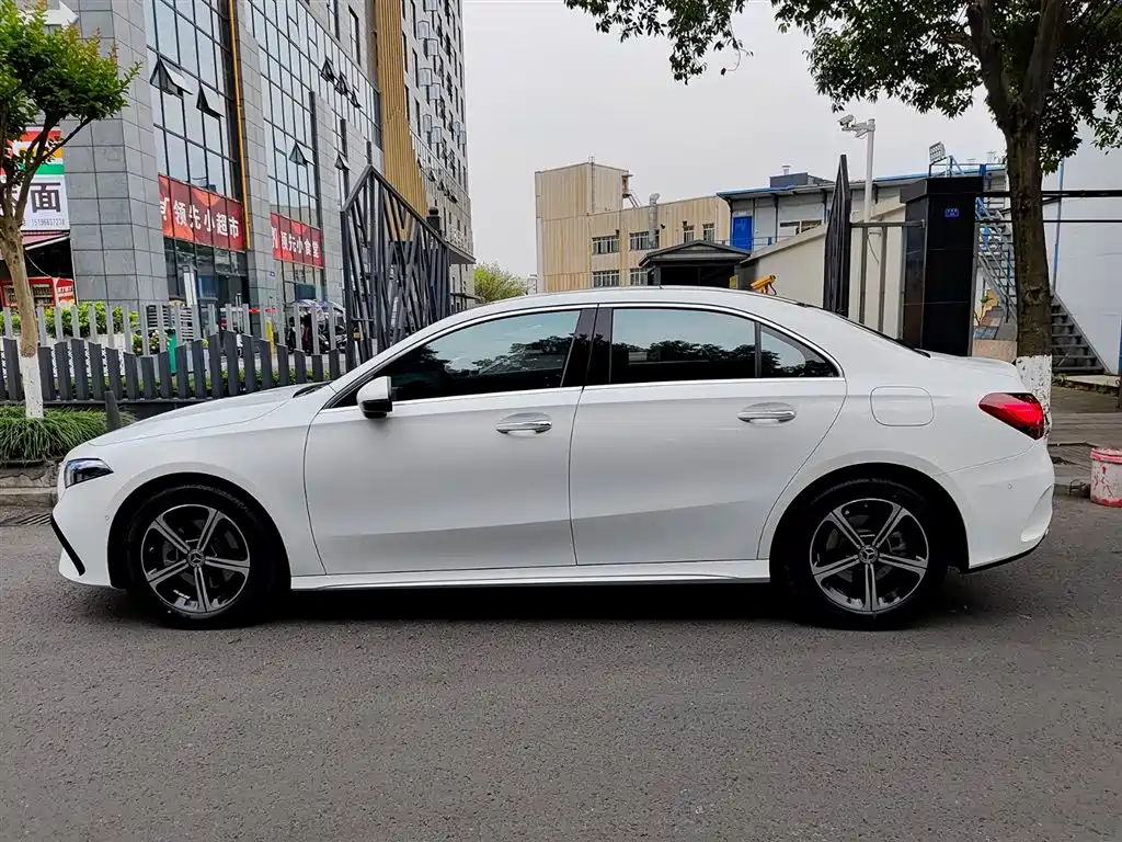 Mercedes-Benz A-Class 2023 A 200 L Fashion фото 3