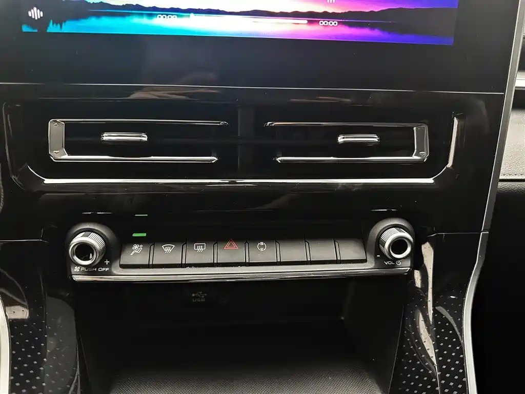 Haval M6 2021 PLUS 1.5T DCT Luxury Smart Connect фото 15