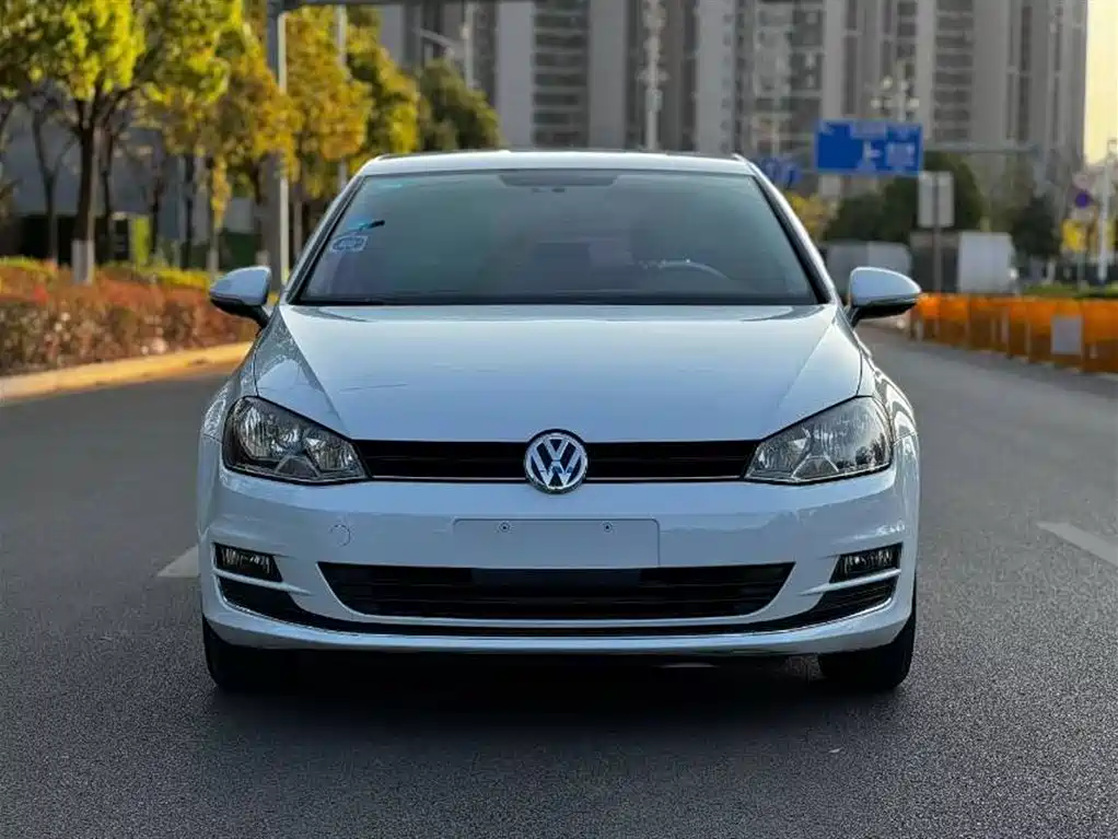 Volkswagen Golf 2016 1.6L Automatic Fashion фото 2