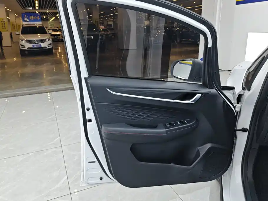 Фото 7 - Geely Vision X3