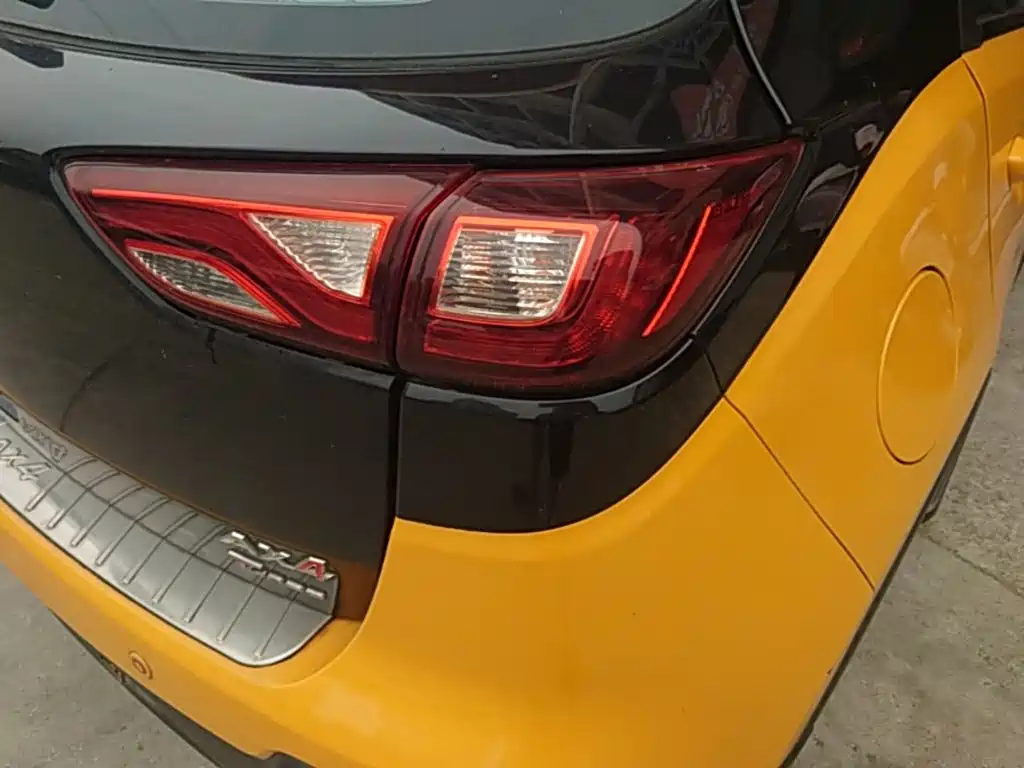 Dongfeng Aeolus Dongfeng Fengshen AX4 2018 2017 1.4T DCT Trendy