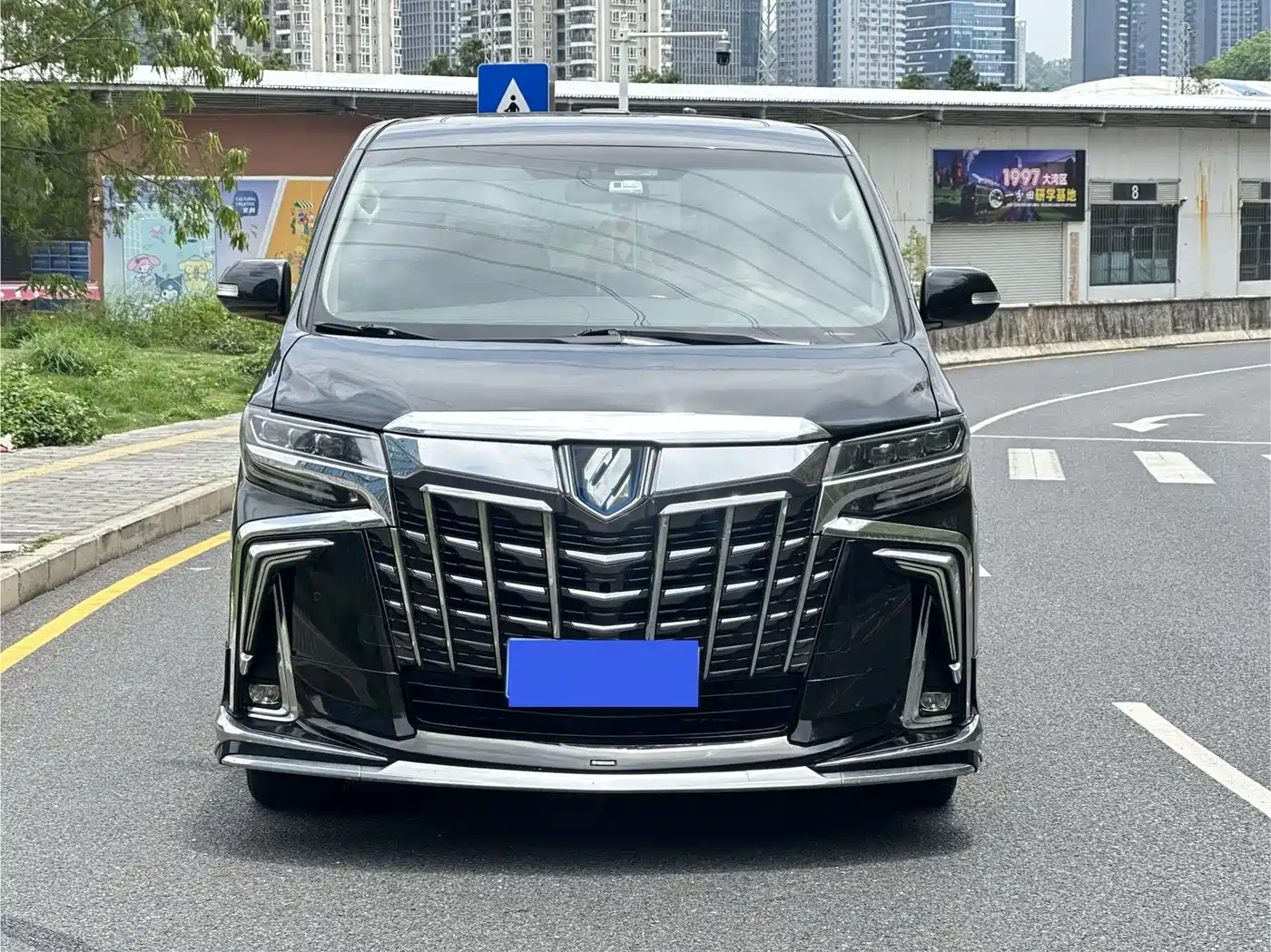 Toyota Alphard 2011 3.5L Luxury Edition фото 2