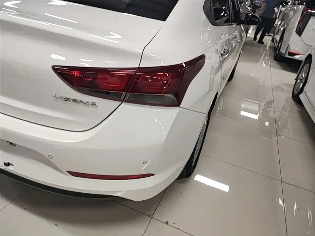 Hyundai Verna 2016 1.4L Automatic Cool Edition GLS фото 8