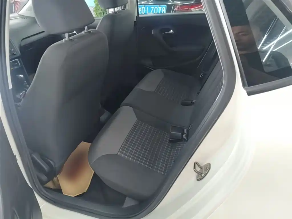 Volkswagen Polo 2016 1.6L Automatic Comfort фото 17
