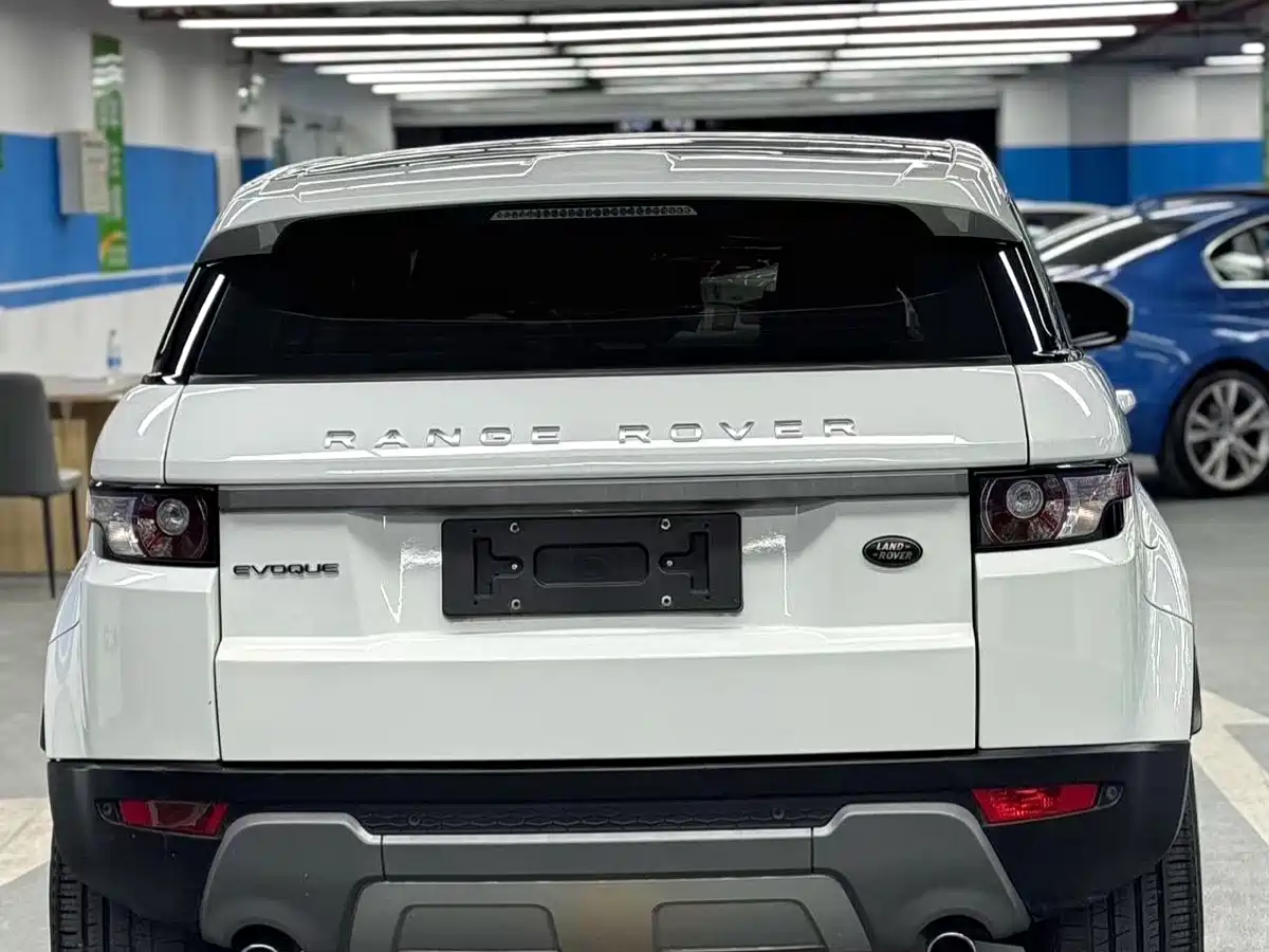 Land Rover Range Rover Evoque 2015 2.0T 5-Door Fashion Edition фото 8
