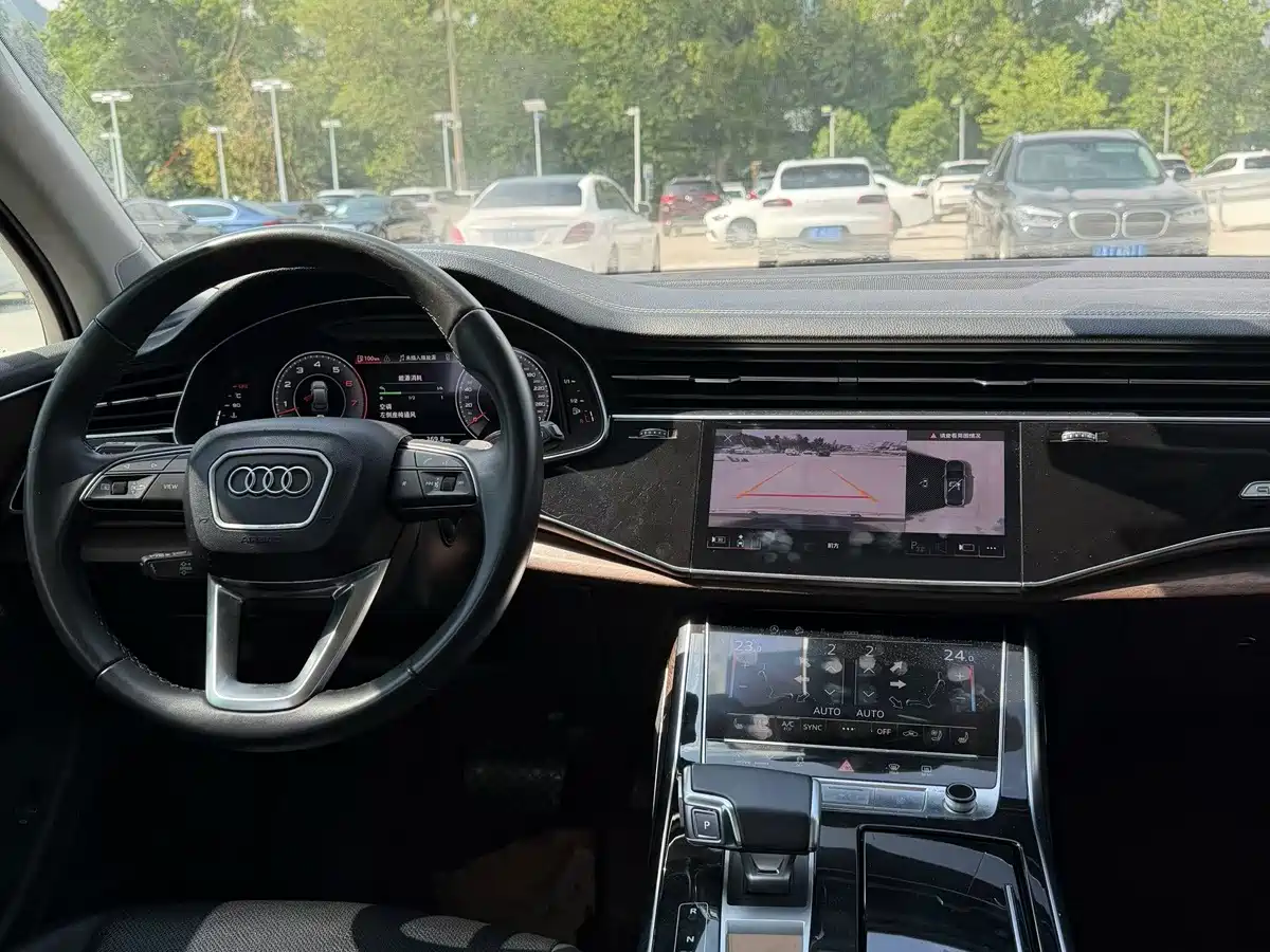 Photo 6 - Audi Q7