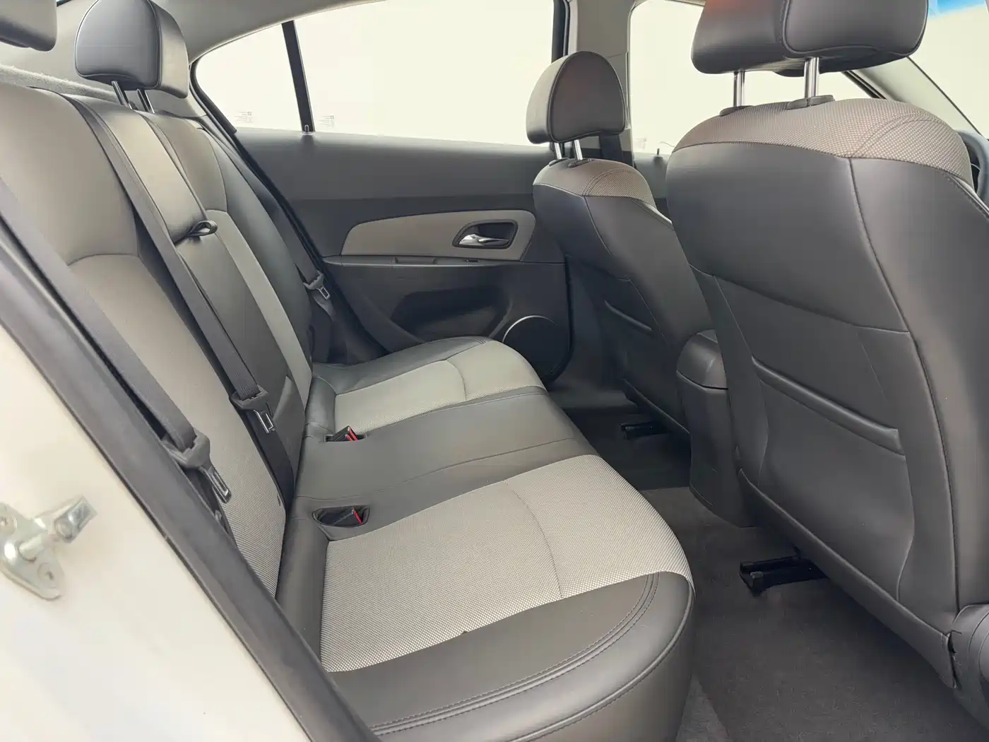 Chevrolet Cruze 2013 Model 1.8L SE AT фото 13