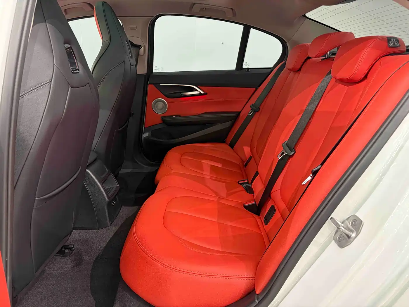 BMW 1 Series 2023 125i M Sport Shadow Edition фото 17