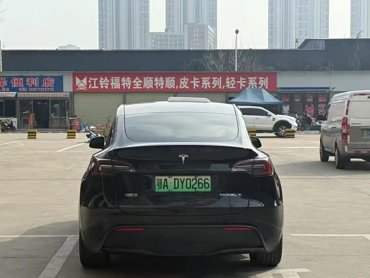 TESLA MODEL Y
